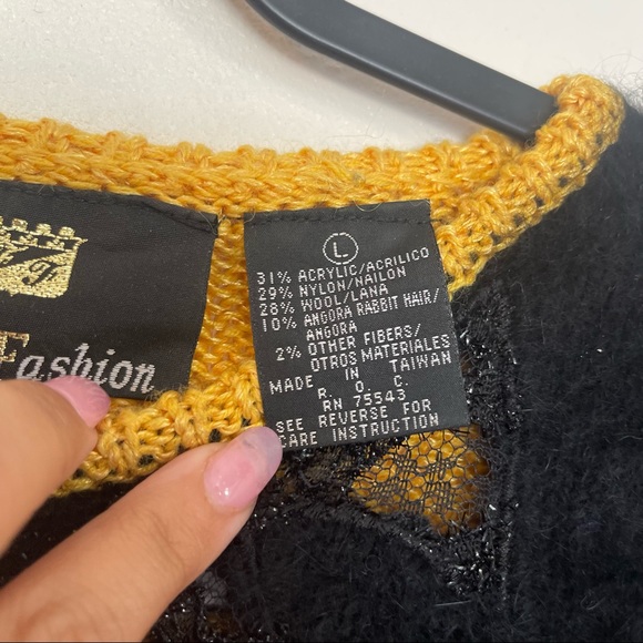 Vintage 80s Wool & Rabbit Hair Yellow and Black Sweater Size L - Picture 8 of 10